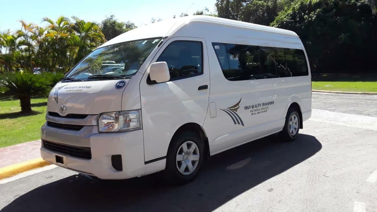 Privater Transfer vom Flughafen Punta Cana zum Nickelodeon — Guided tour and outdoor activity