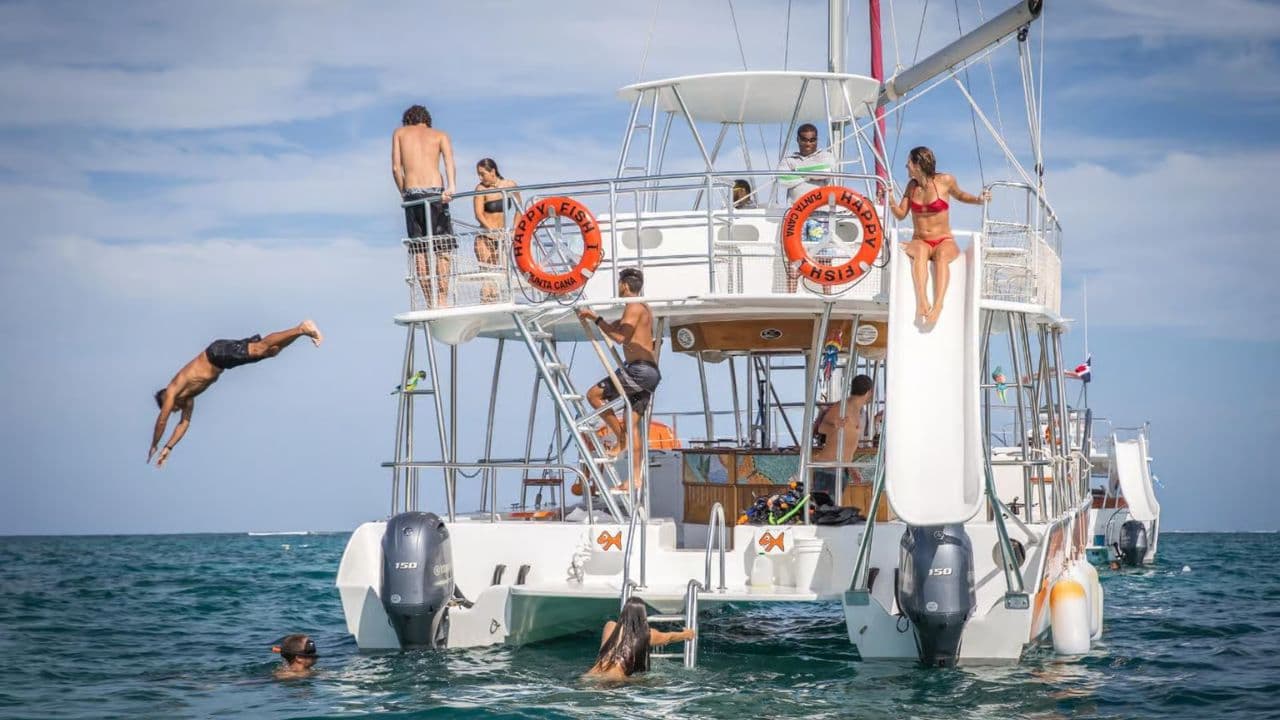 Punta Cana: Luxusyachtkreuzfahrt mit Schnorcheln und Mittagessen — Guided tour and outdoor activity
