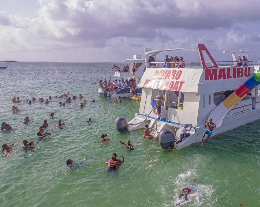 Punta Cana: Party Boat with Open Bar and Snorkeling — Guided tour and outdoor activity